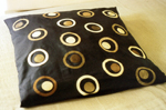 Kissen mit
Lederapplikationen_ID03001_Foto:www.material-idee.com