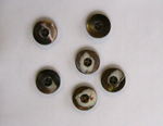 Perlmuttknopf-16,5mm_PEKN004_Foto:www.material-idee.com